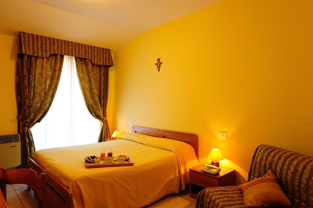 Colle Degli Olivi Snc Guest House Assisi Ngoại thất bức ảnh