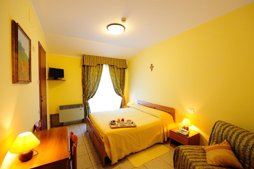 Colle Degli Olivi Snc Guest House Assisi Ngoại thất bức ảnh
